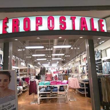 Aéropostale store front