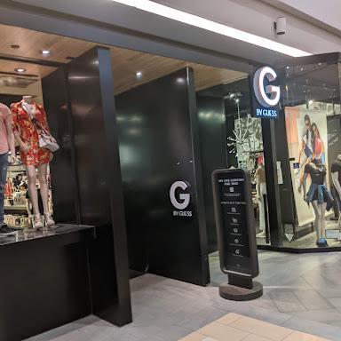 G by GUESS store front