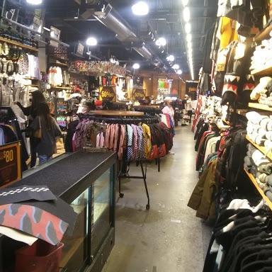 Zumiez store front