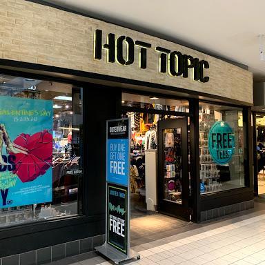 Hot Topic store front