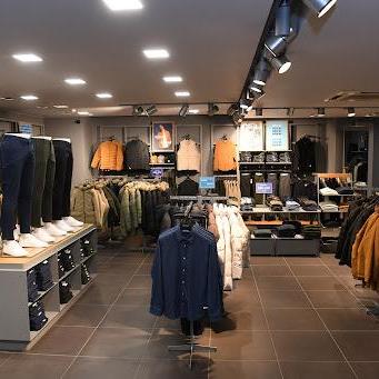 JACK & JONES store front