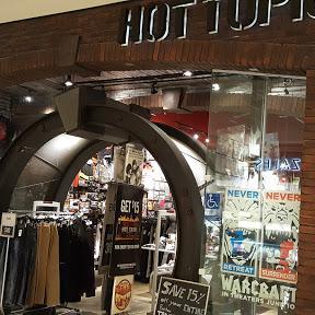 Hot Topic store front