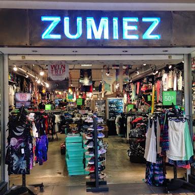 Zumiez store front