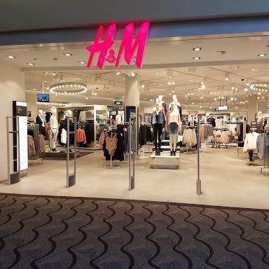 H&M store front