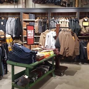 Carhartt - Mall Of America store front