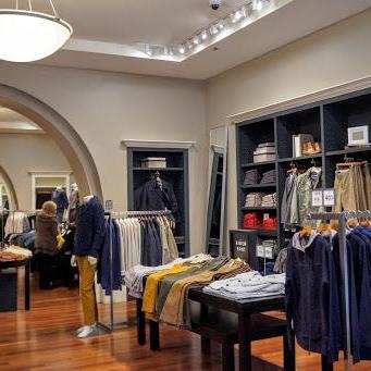 Banana Republic store front