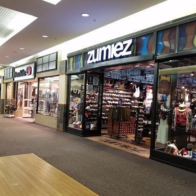 Zumiez store front