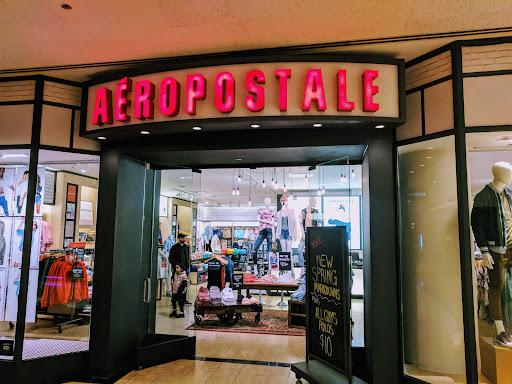 Aéropostale store front