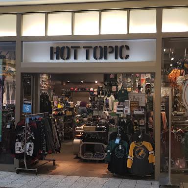 Hot Topic store front