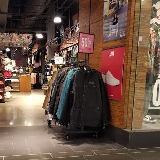 Zumiez store front