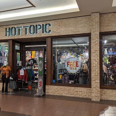 Hot Topic store front