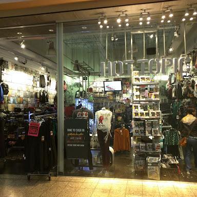 Hot Topic store front