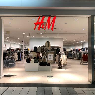 H&M store front