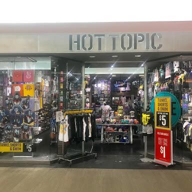 Hot Topic store front