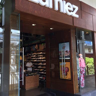 Zumiez store front