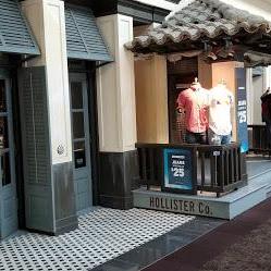 Hollister Co. store front