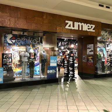 Zumiez store front