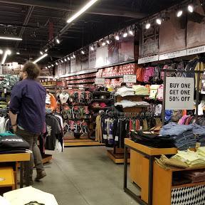 Vans Outlet store front