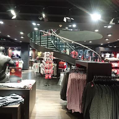 LFC Club Store - Liverpool One store front