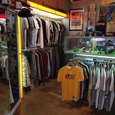 Massilia Surf Shop store front