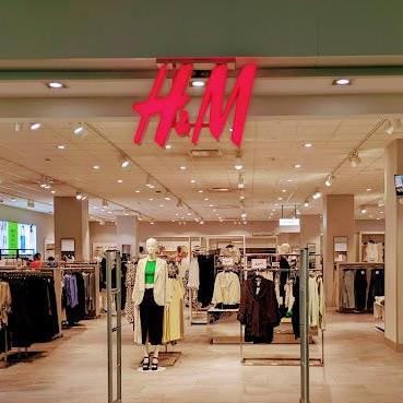 H&M store front