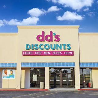 dd's DISCOUNTS store front