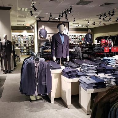 Men's Wearhouse store front