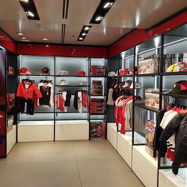 Ferrari Flagship Store Milano store front