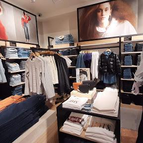 Levi's® Orefici store front