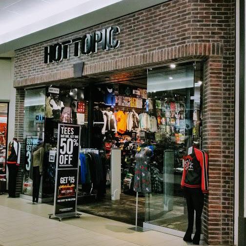 Hot Topic store front