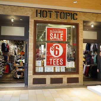 Hot Topic store front