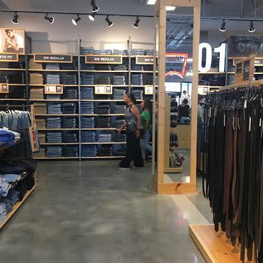 Levi’s Outlet Store store front