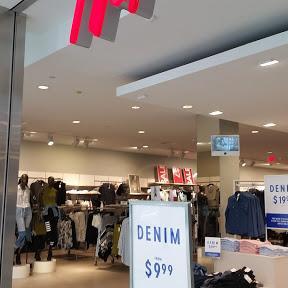 H&M store front