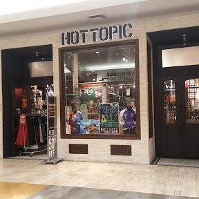 Hot Topic store front