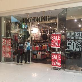 Hot Topic store front