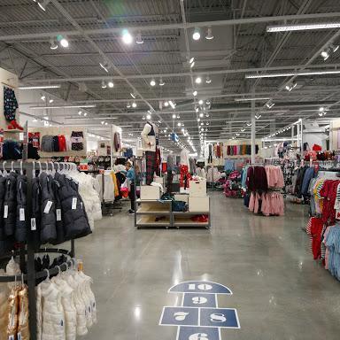 Old Navy Outlet store front