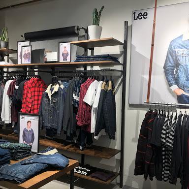 Lee Jeans | Le Marais store front