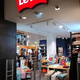 Levi's® Porto store front