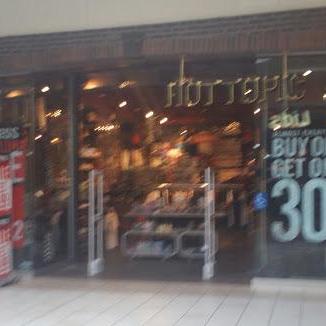 Hot Topic store front