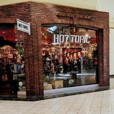 Hot Topic store front