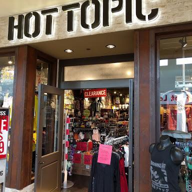 Hot Topic store front