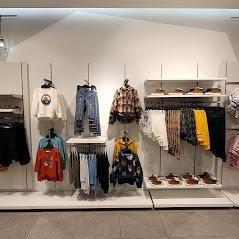 H&M store front