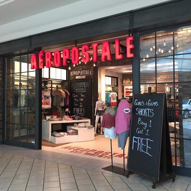 Aéropostale store front