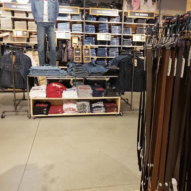 Levi’s Outlet Store store front