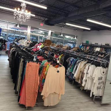 Curv Exchange PLUS-SIZE RESALE Boutique TAMPA N. Dale Mabry store front