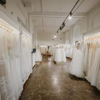 Suknie Ślubne HERM'S BRIDAL - Salon Sukien Ślubnych Warszawa store front