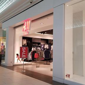 H&M store front